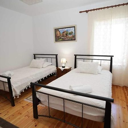 Eniguesthouse Gjirokastër 外观 照片