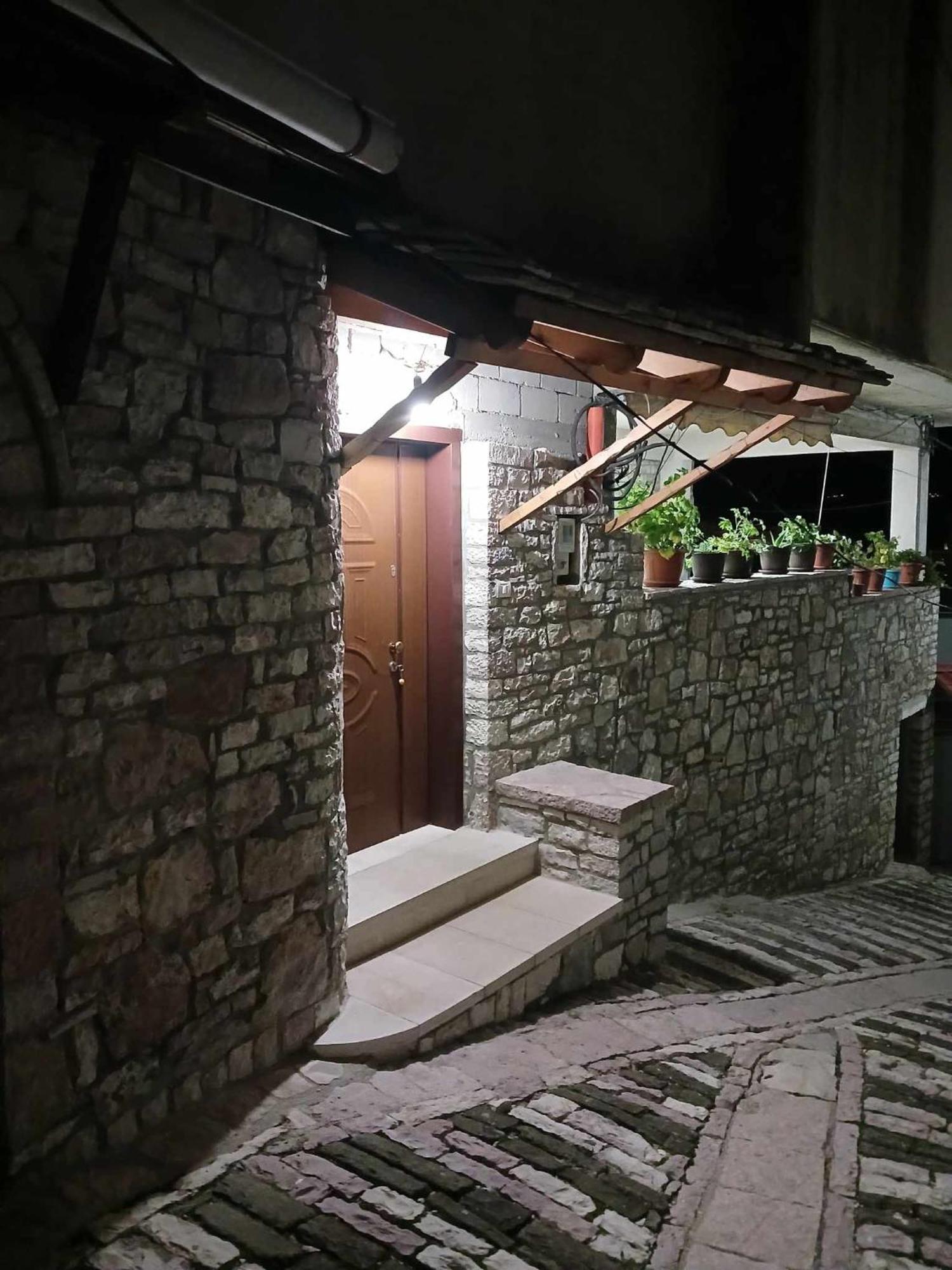 Eniguesthouse Gjirokastër 外观 照片