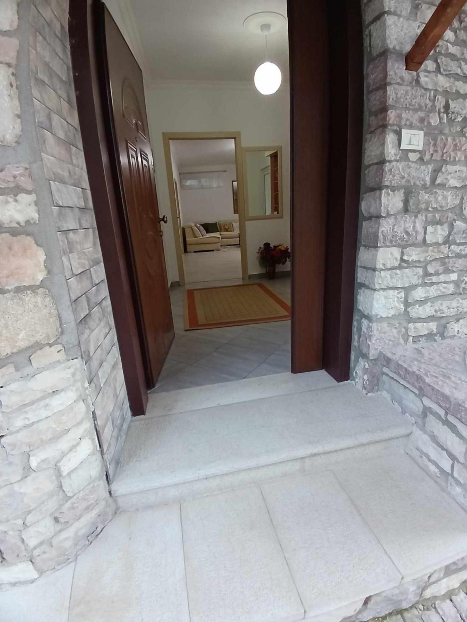 Eniguesthouse Gjirokastër 外观 照片