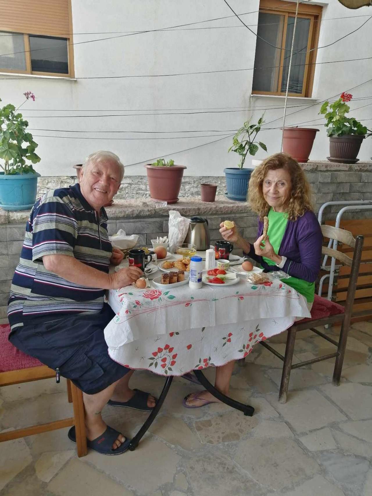 Eniguesthouse Gjirokastër 外观 照片