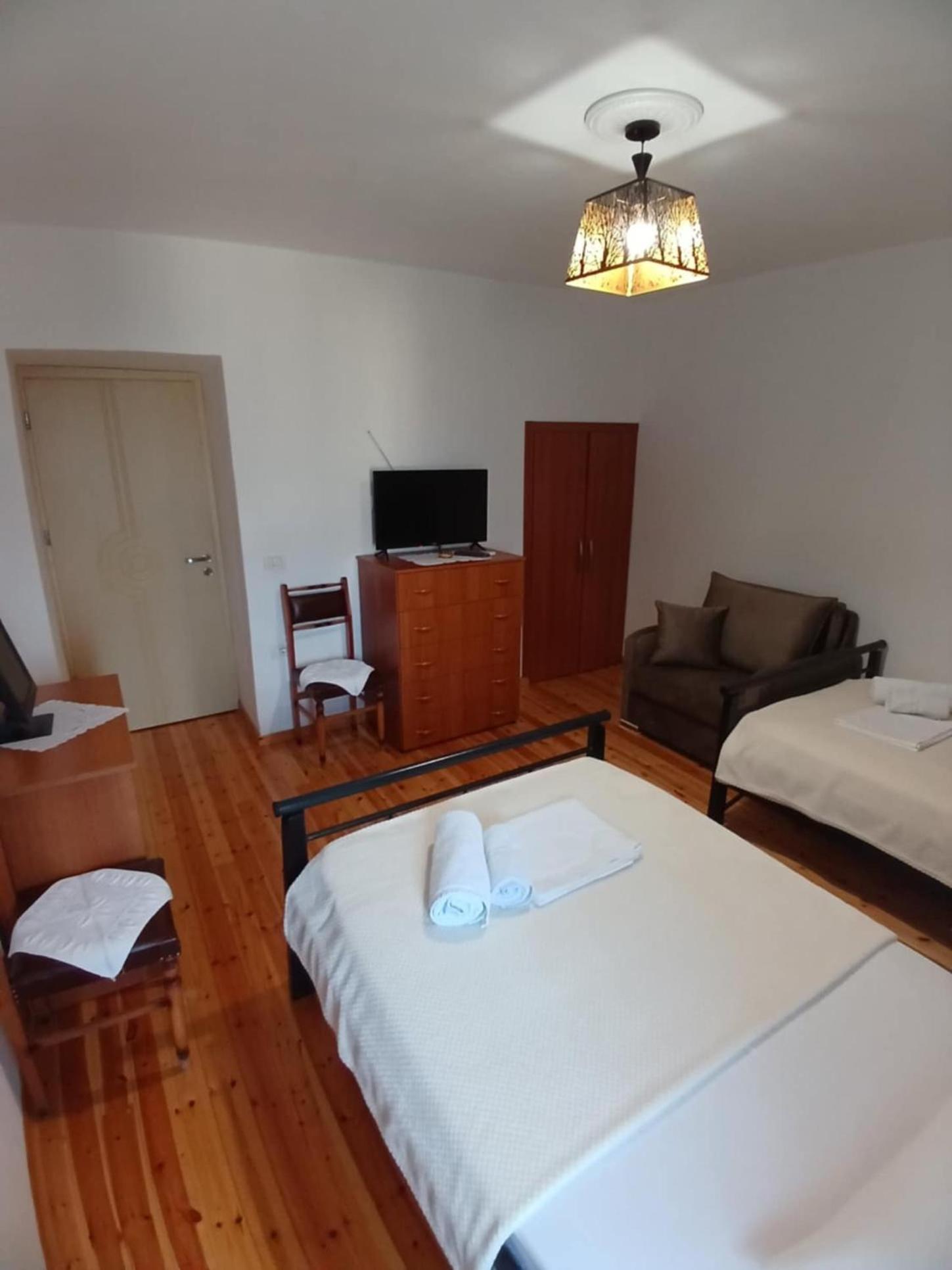 Eniguesthouse Gjirokastër 外观 照片