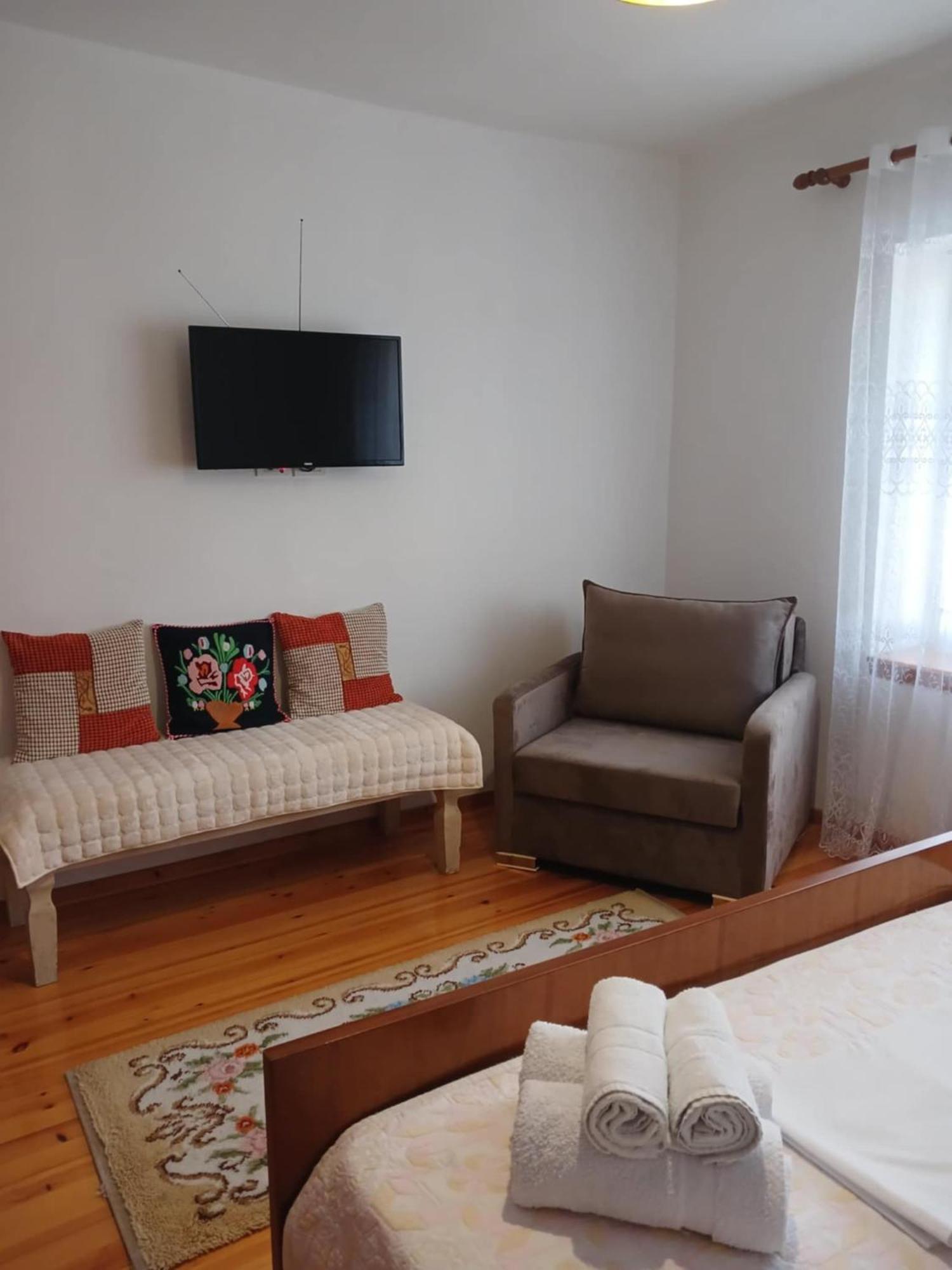 Eniguesthouse Gjirokastër 外观 照片